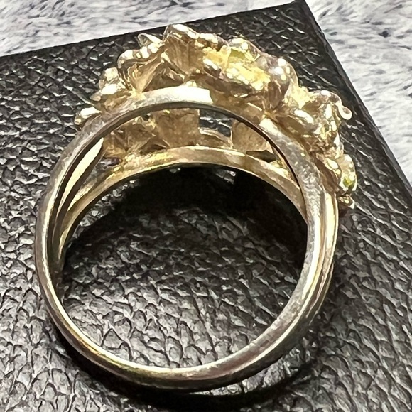 Vintage Sterling Silver Peridot Clover Ring - Picture 4 of 7